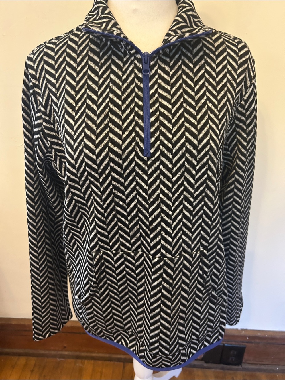 T by Talbots  Black and White Chevron quarter zip sweatshirt Size L EUC
